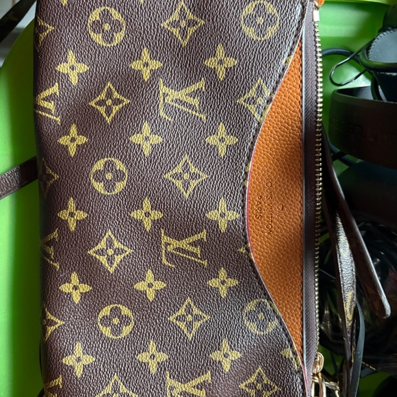 Louis Vuitton - Picture 4 of 4
